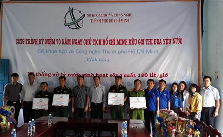 Sở KH&CN đến thăm và trao tặng hệ thống xử lý nước cho các chiến sĩ vùng biên