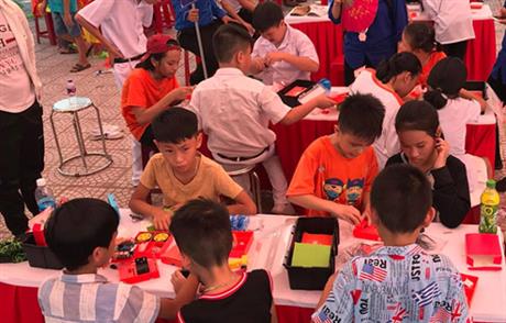 Giáo dục STEM theo hướng khoa học ứng dụng và lập trình robot