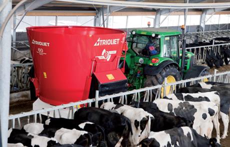 Máy trộn thức ăn TMR cho bò Solomix 1