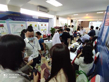 Nhộn nhịp không khí khai mạc Chợ Công nghệ và Thiết bị chuyên ngành Công nghệ sinh học 2020