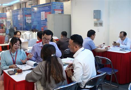Khu vực tư vấn: hơn 40 lượt tư vấn, kết nối trong ngày đầu diễn ra Techmart