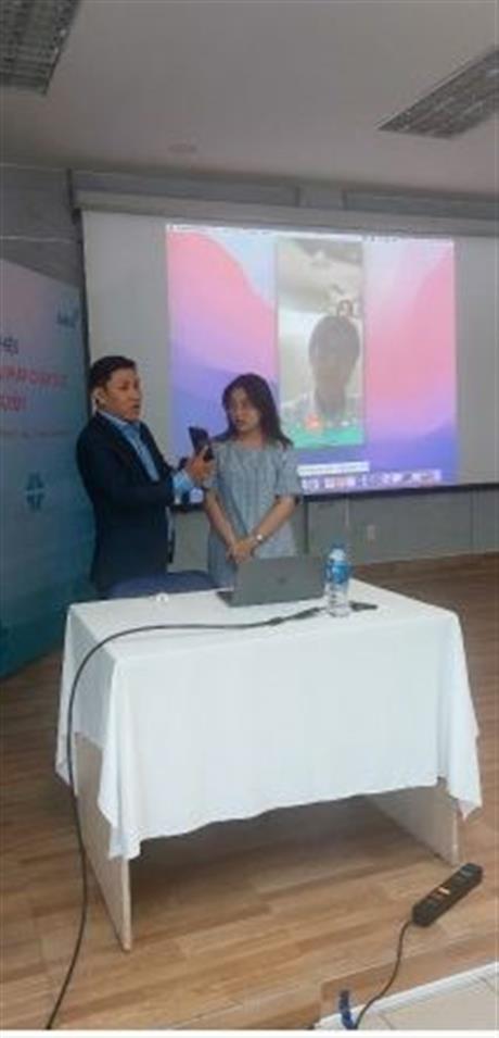 Ngồi tại nhà thăm khám bệnh trực tiếp