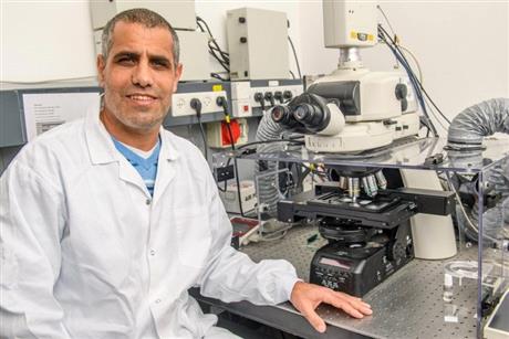 Cấy ghép tủy sống giúp người bị liệt có thể đi lại