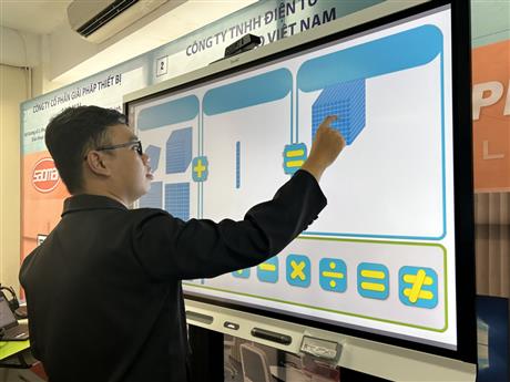 Đa dạng thiết bị công nghệ tại Techmart giáo dục 2023