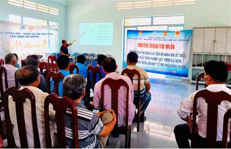 Trường ĐH Nông Lâm TPHCM chuyển giao nuôi ruồi lính đen cho người dân