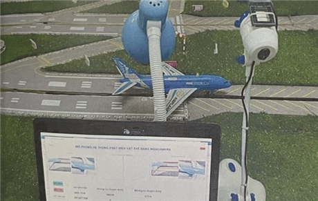 Nhà khoa học Việt dạy máy phát hiện vật thể lạ trong sân bay