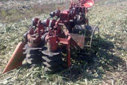 Máy băm thân và lá cây khóm